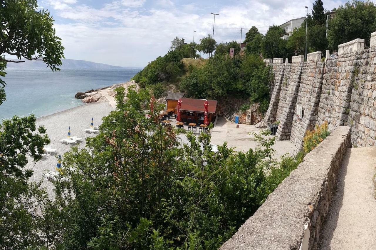 Beachfront Studio Apartment Vintage In Senj Senj  Exteriör bild